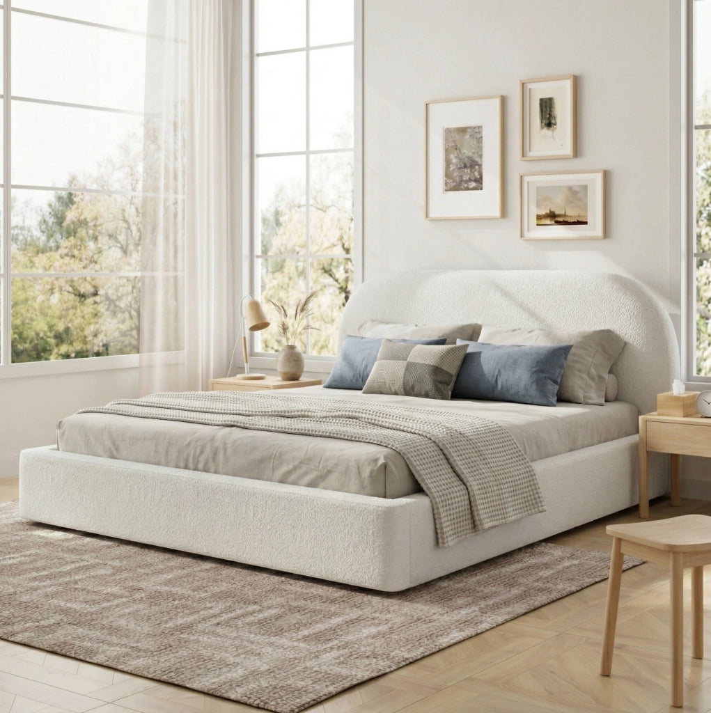 Letto matrimoniale imbottito in bouclé beige con rete a doghe