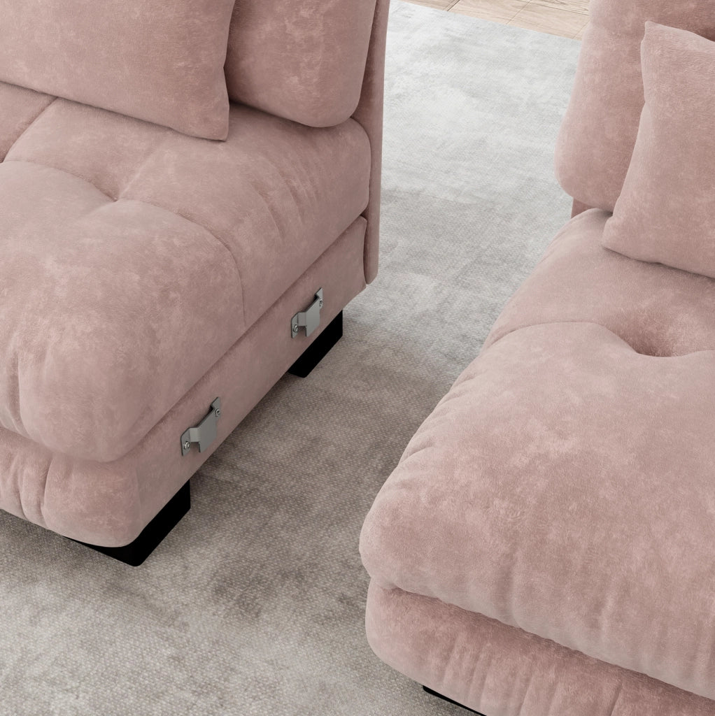 Divano modulare in chenille rosa; design cloud con cuscini decorativi e cuscini lombari