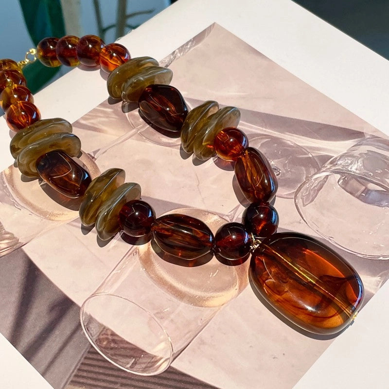 Collana vintage in ambra con perline geometriche irregolari, catena per maglione in acrilico Merard da donna
