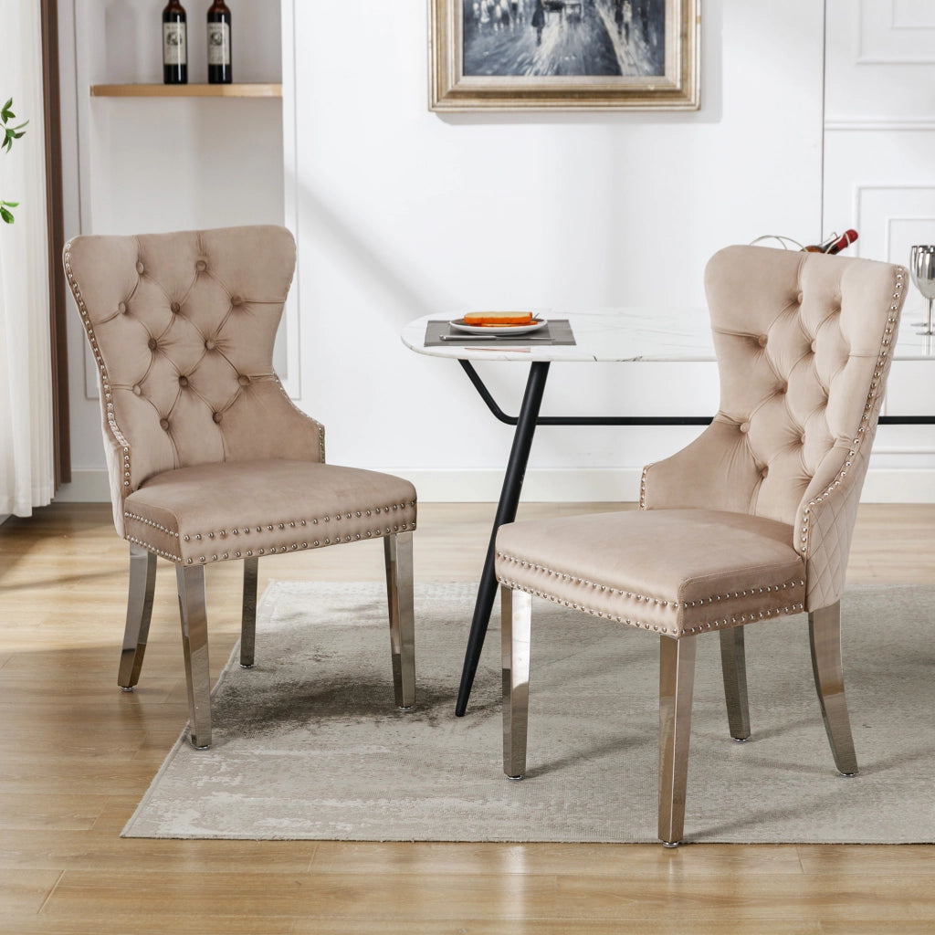 Sedia da pranzo in velluto con schienale decorativo, struttura in legno massello e gambe in metallo beige