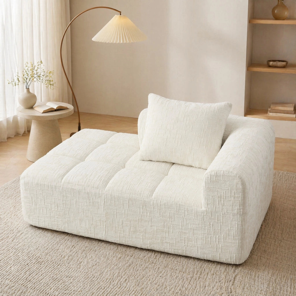 Chaise longue moderno in chenille beige 158x90x60 cm con tasche laterali e cuscino