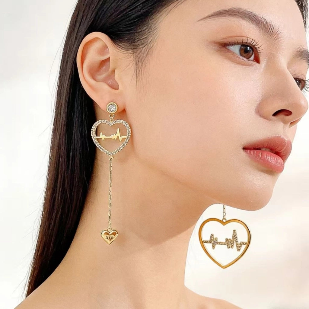 Orecchini a perno a forma di battito cardiaco con zirconi micro-dipinti in argento sterling S925 - Orecchini asimmetrici a forma di cuore con design a elettrocardiogramma