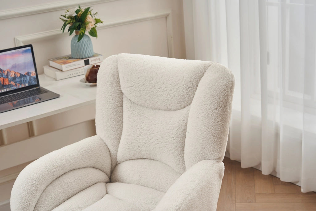 Sedia girevole regolabile in tessuto Teddy bianco con base in metallo dorato per home office
