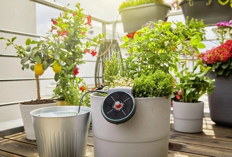 Gardena AquaBloom Set Irrigazione a Goccia Solare Automatica fino a 20 piante 14 programmi tubo 20 m colore Grigio