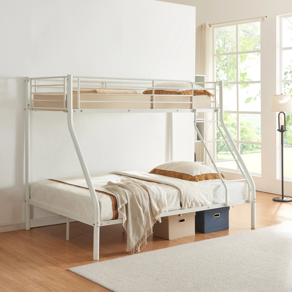 Letto a Castello Sortland a 3 Posti con Barriera Anticaduta e Scaletta 200 x 140/90 cm Metallo - Bianco [neu.haus]