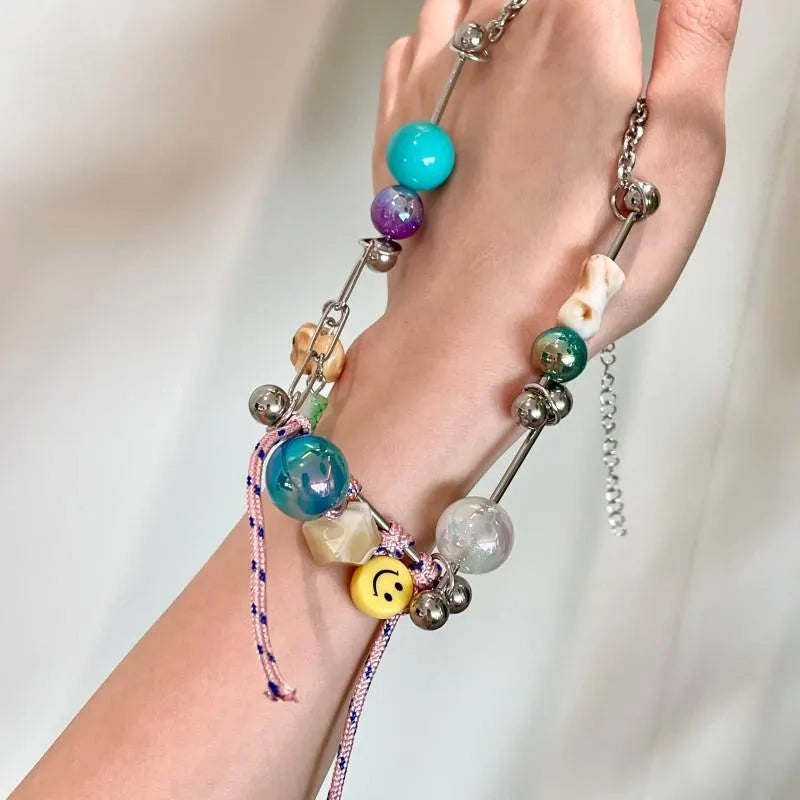 Collana con faccina sorridente e perline di vetro di cristallo: gioiello colorato fatto a mano