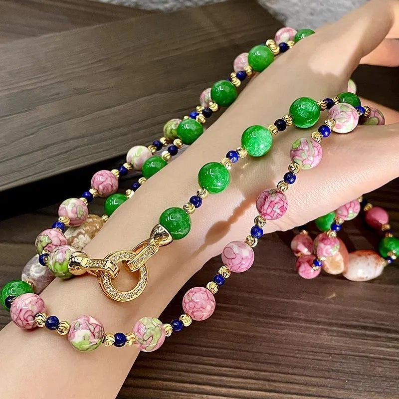 Collana fatta a mano con perline di lapislazzuli, agata, ceramica rosa e pietra naturale, regalo di Natale o compleanno.