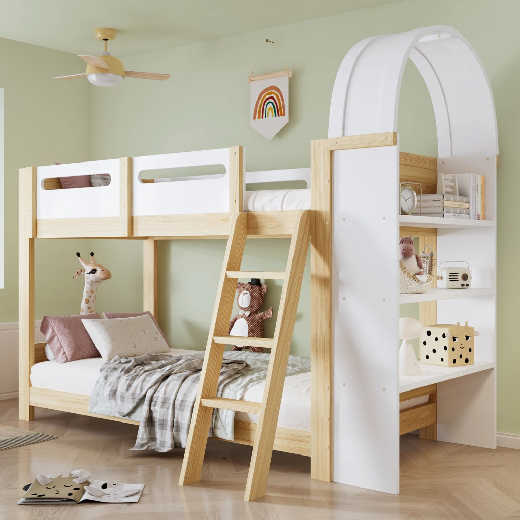 Letto a castello per bambini con scaffale a tre livelli, scaletta a tre gradini e spondina di sicurezza, 90x200 cm, bianco/naturale