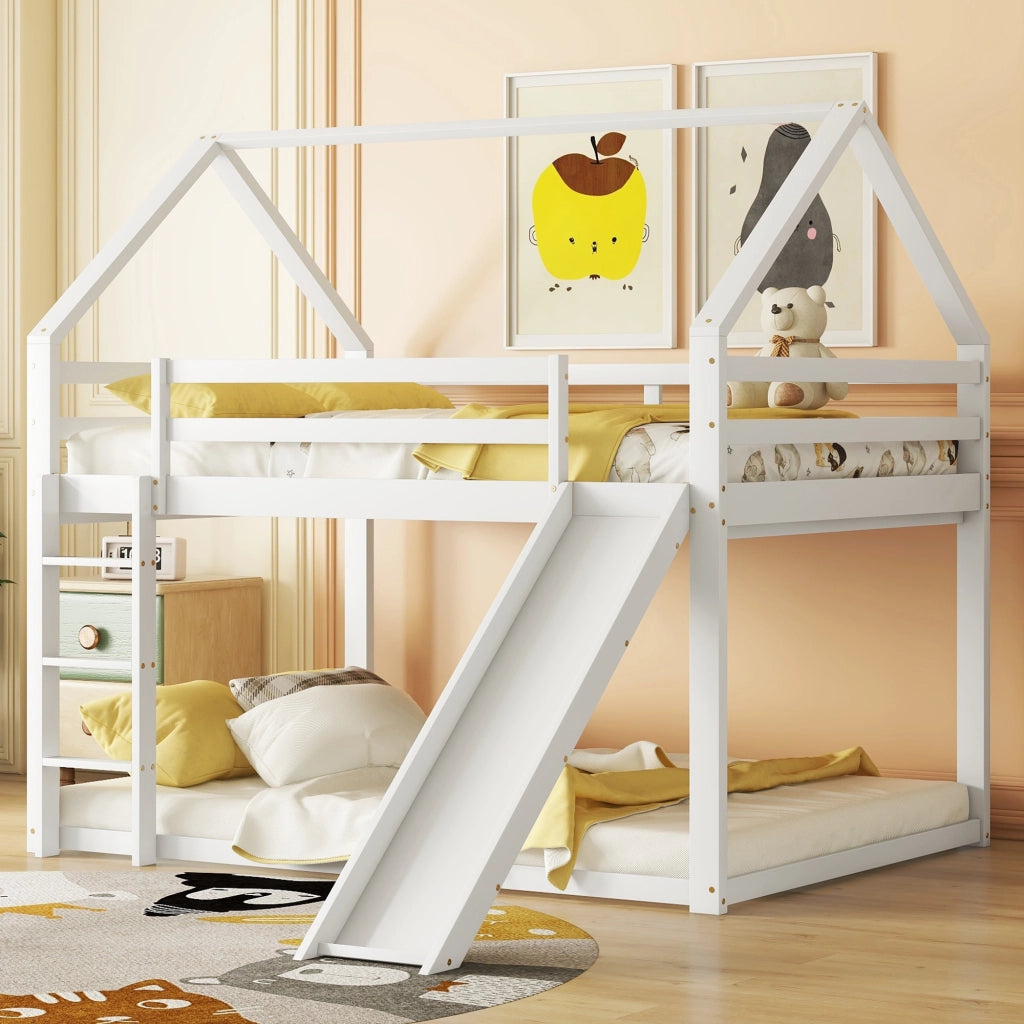 Letto a castello a casetta con scivolo e scala; doghe incluse; pino massello e MDF; bianco; 140x200 cm