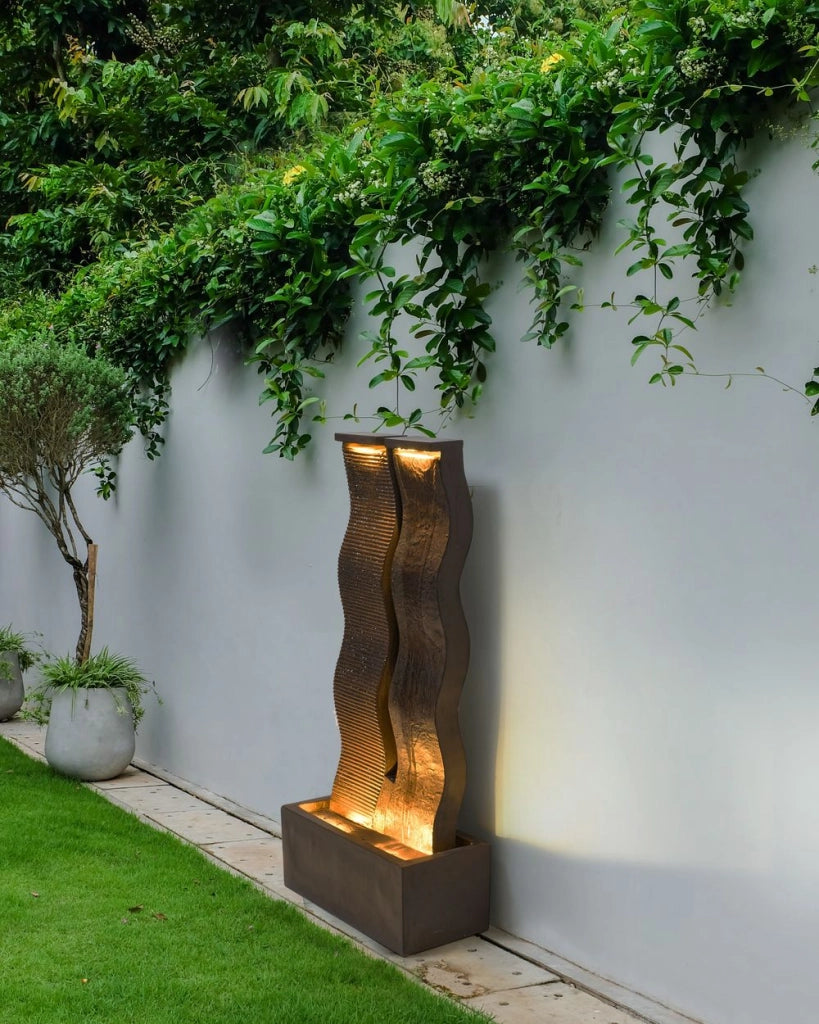 Fontana da giardino in resina marrone per esterni con luce LED inserita Design moderno