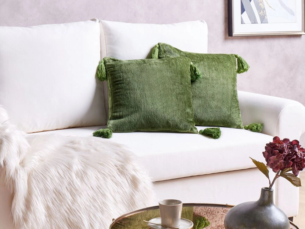 Set di 2 cuscini velluto decorativo verde con nappe quadrato 45 x 45 cm camera da letto soggiorno