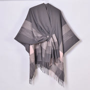 Nuovi arrivi: cappotto-scialle a righe colorate con laccetti, cardigan da donna in jacquard caldo con nappine.