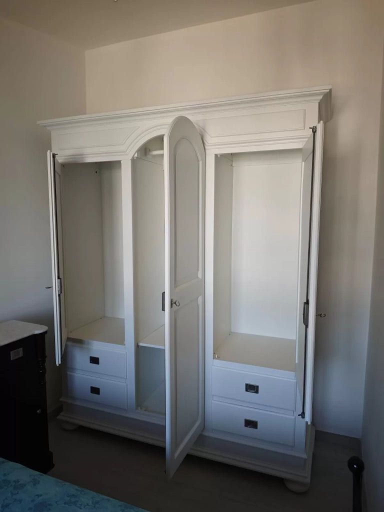 Armadio 3 porte 4 cassetti legno shabby bianco 184x60x223 (2206) - Mobili 2G