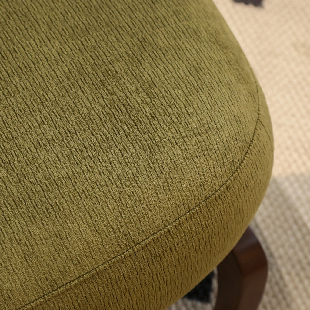 Poltrona senza braccioli dal design moderno in velluto con gambe in legno