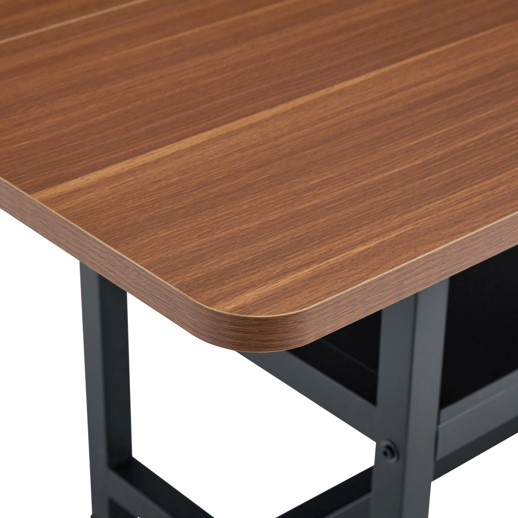 Tavolo da pranzo per 4-6 persone con ripiano portaoggetti; piano effetto noce e gambe in metallo nero; 160×90×76 cm