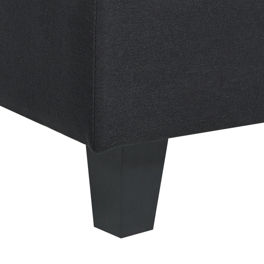 Divano componibile 4 posti imbottito in tessuto nero gambe nere schienale imbottito lato sinistro stile moderno