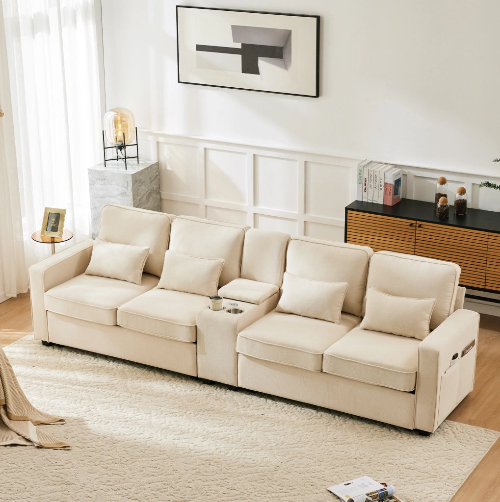 Divano 4 posti 290x83x88 cm con porta USB; 2 portabicchieri e tasche laterali in tessuto lino beige