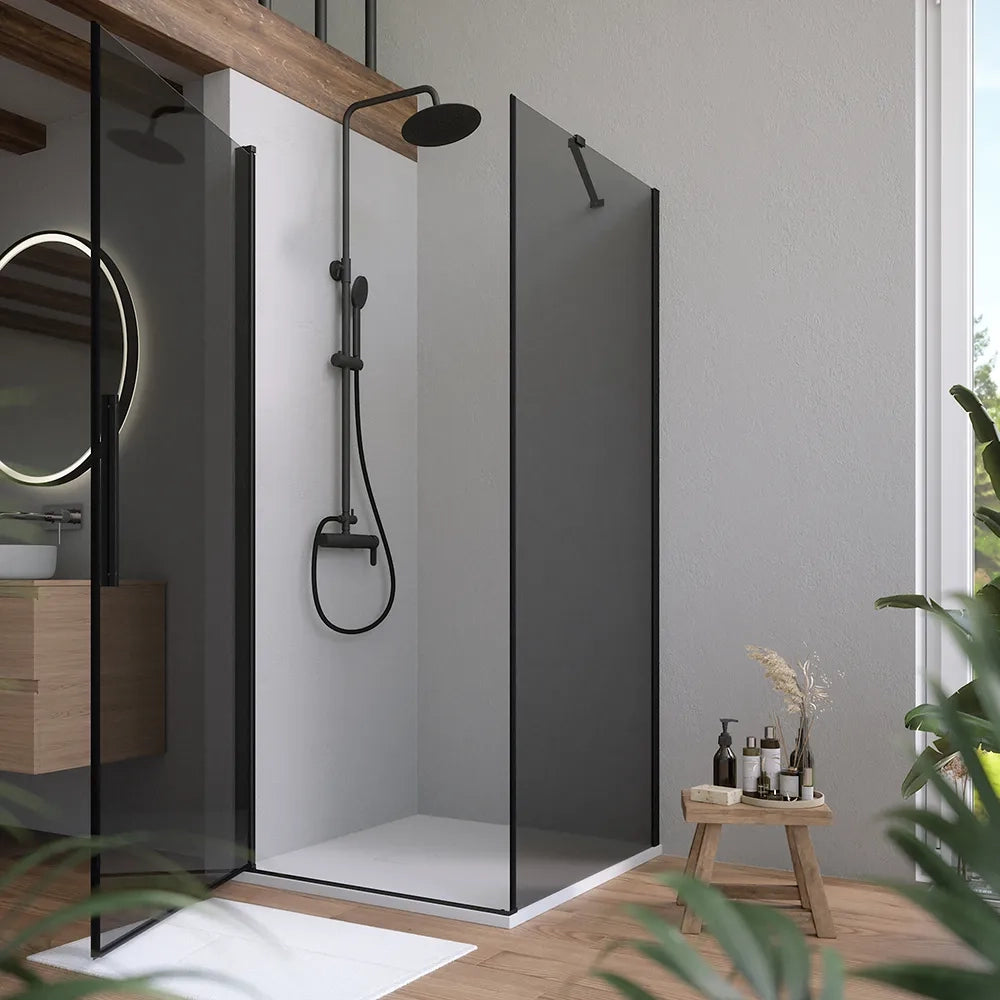 Box doccia 95x70cm con apertura a battente e parete fissa, profili nero opaco e vetro da 6mm fumè h195 | Elba