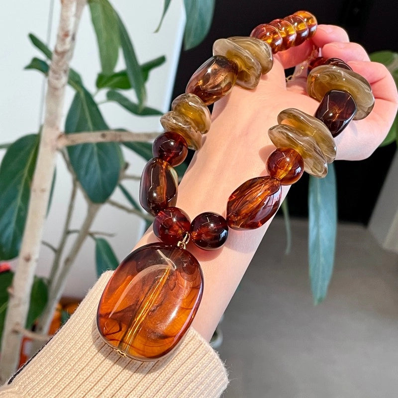 Collana vintage in ambra con perline geometriche irregolari, catena per maglione in acrilico Merard da donna