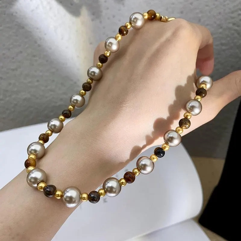 Collana fatta a mano con perle e pietre naturali di colori misti, regalo di Natale o di compleanno.