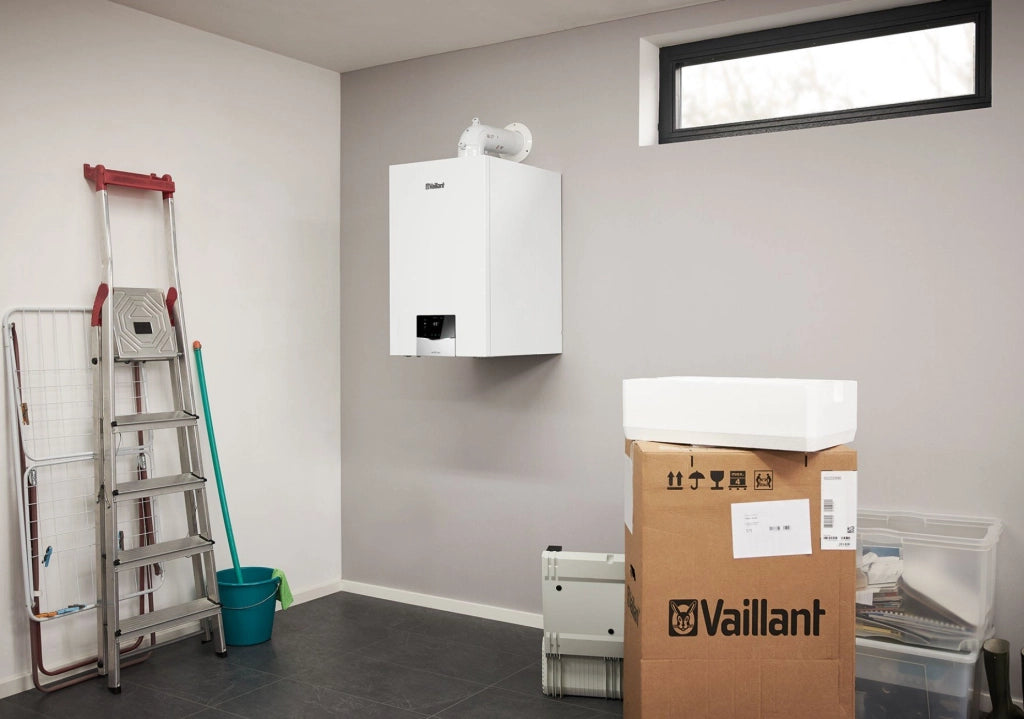 Caldaia a Condensazione Vaillant ecoTEC Plus VMI 26 CS/1-5 con Bollitore Metano/Gpl con Kit Scarico Fumi