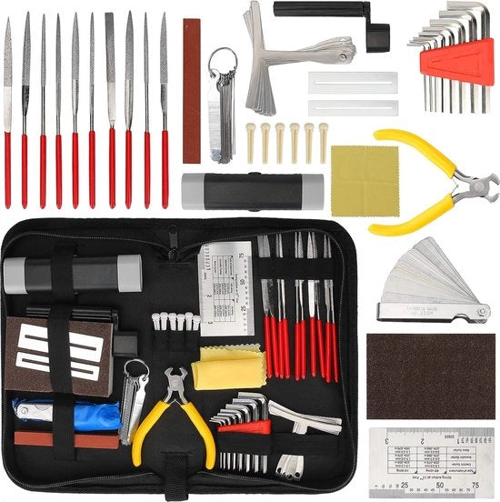 Set di attrezzi di riparazione chitarristica, 45 pezzi di kit di manutenzione di riparazione chitarristica con tasca portatile, strumento di regolazione delle corde professionale e chiave a bussola, linea di azione per le corde per basse ukelele
