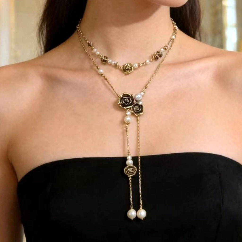 Collana vintage a doppio strato con nappe di perle e rosa
