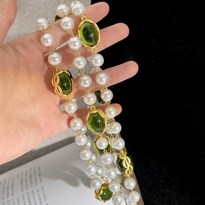Collana vintage fatta a mano con perle e perline in vetro verde, accessori di lusso, regalo di Natale o di compleanno.