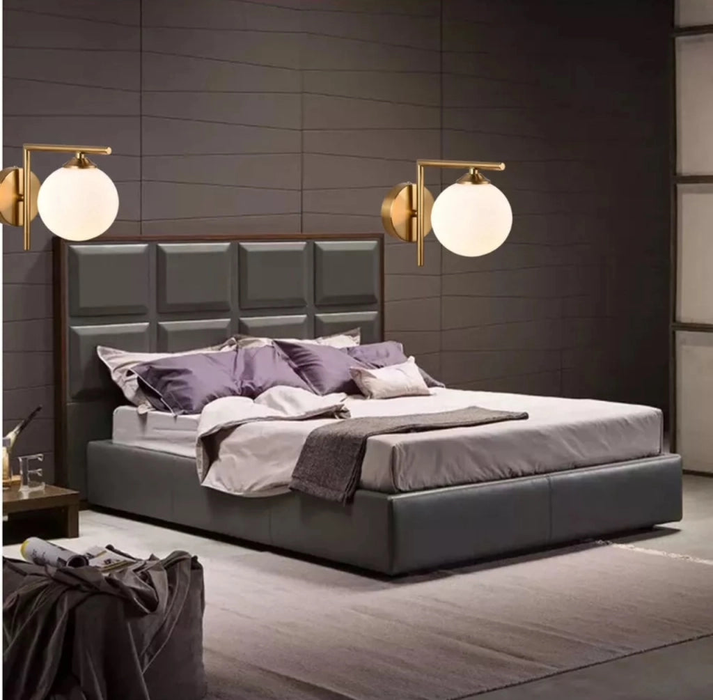 Applique lampada da parete moderna in metallo colore oro sfera in vetro opaco per interni casa salotto stanza da letto attacco Lampadine LED G9