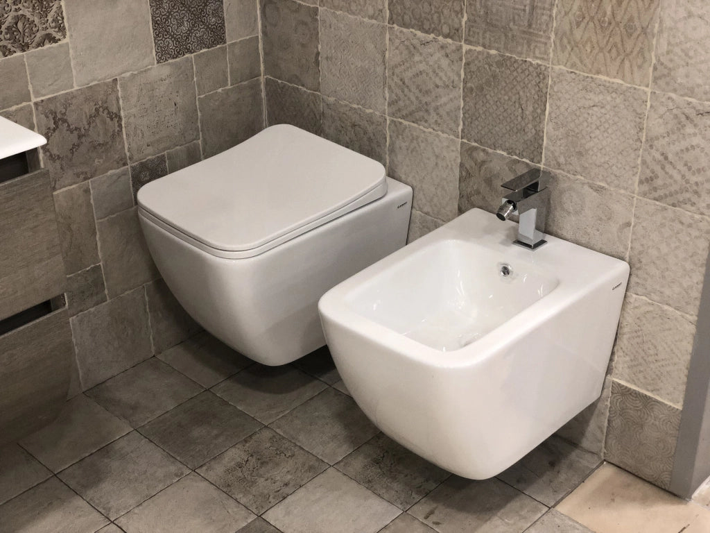 Coppia Sanitari Sospesi Rimless senza brida linea squadrata dimensioni ridotte coprivaso soft-close