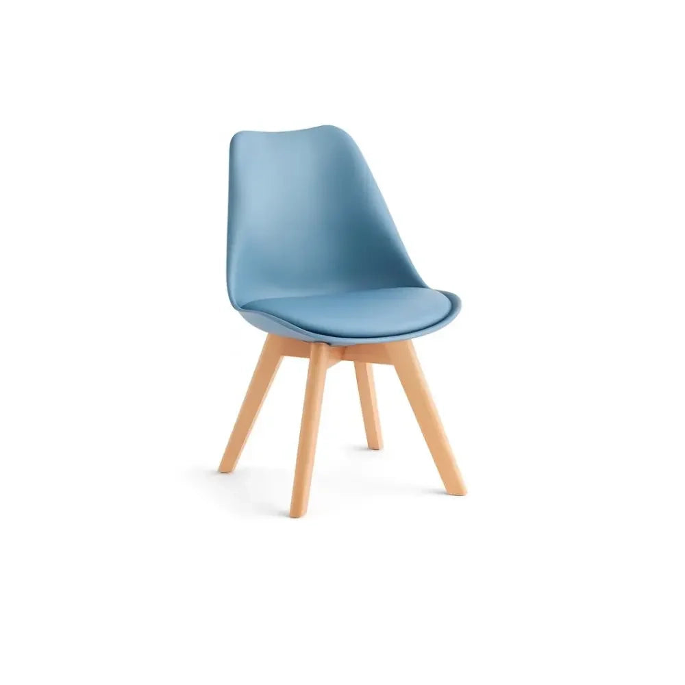 Set di 4 sedie da pranzo imbottite in polipropilene azzurro Lola con struttura in legno facili da pulire | Duzzle
