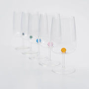 Bilia Calice da Vino in Vetro Borosilicato Bianco Set da 6 Pezzi - Design Elegante con Sfera Colorata sul Fondo per Tavole Raffinate ed Esclusive