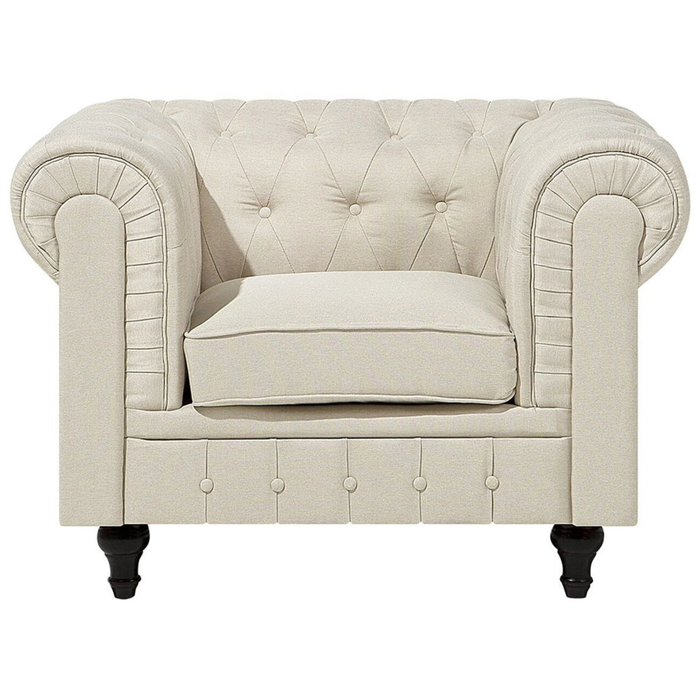 Poltrona Chesterfield Rivestimento in Tessuto Beige Gambe in Legno Scuro Contemporanea