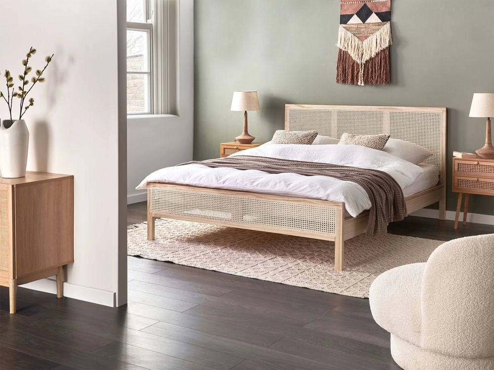 Letto in legno di pino marrone chiaro 160 x 200 cm matrimoniale con testata a treccia viennese a doghe stile rustico minimalista