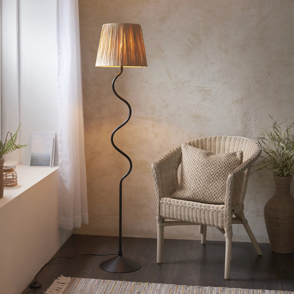 Lampada da terra boho nera opaca rafia E27 Endon Wriggle