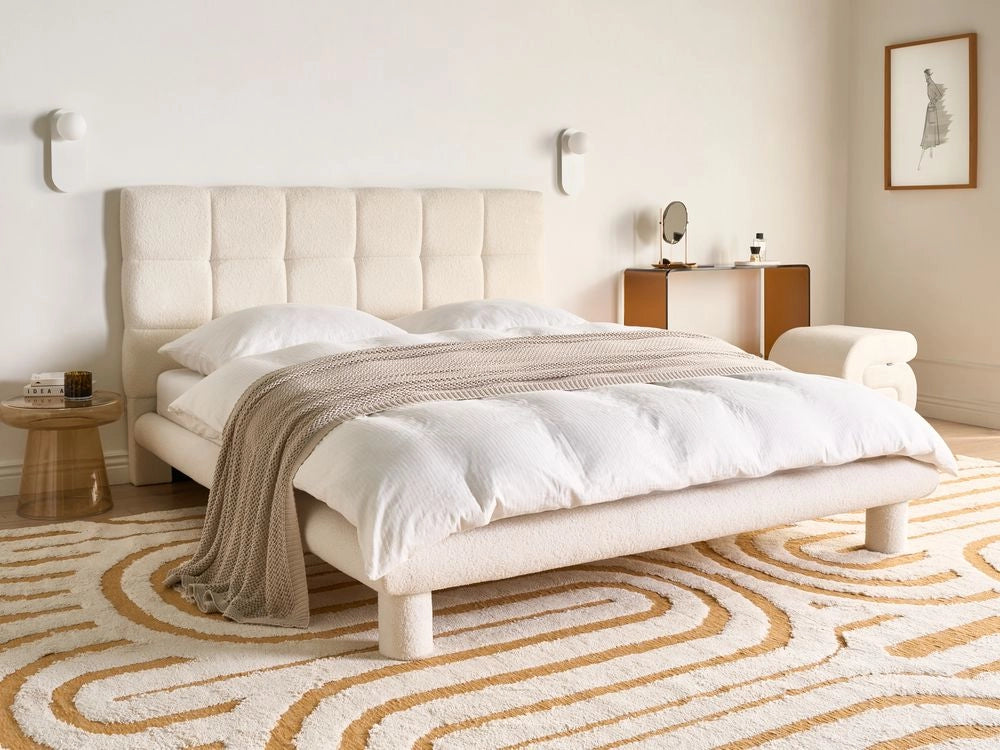 Letto imbottito in bouclé bianco sporco 160 x 200 design scandinavo testata morbida