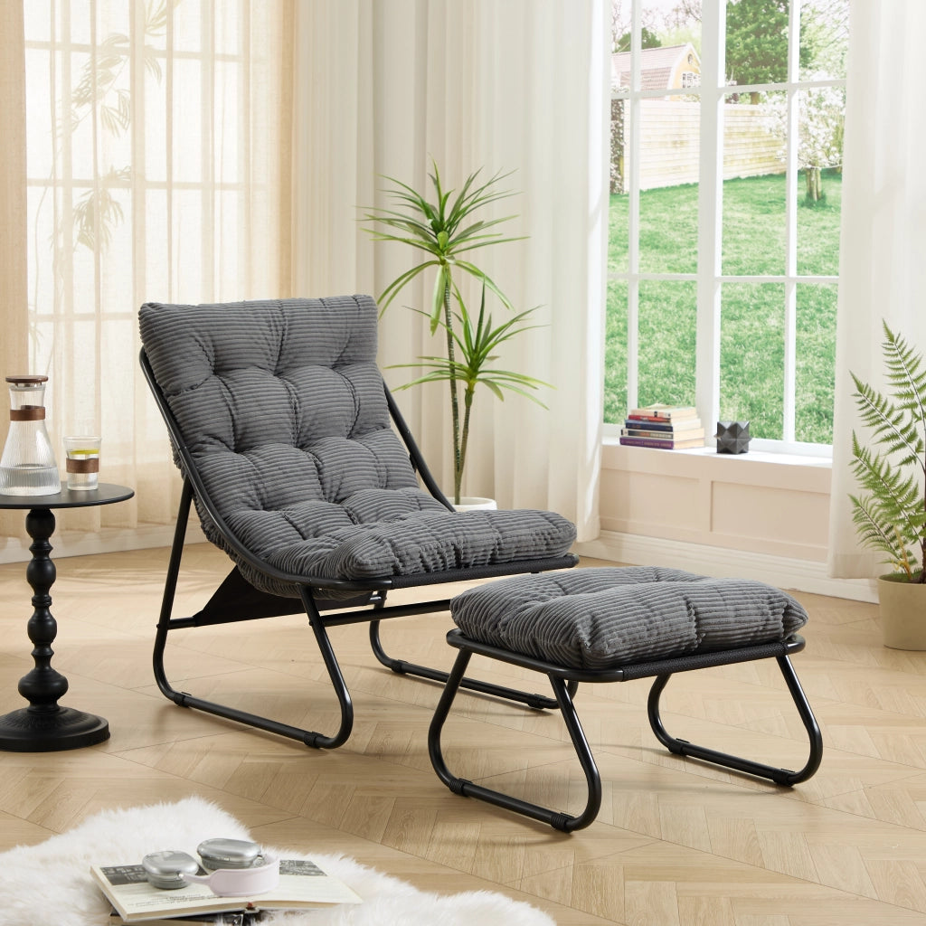 Sedia lounge da esterno con ottomano, telaio nero e cuscino grigio