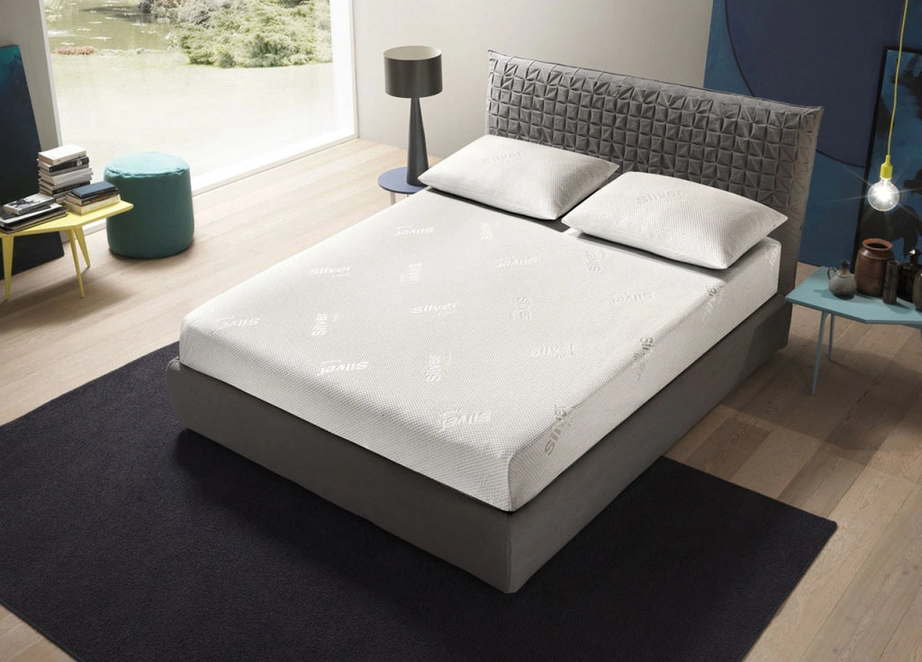 Coprimaterasso Con Angoli Elasticizzati Modello Silver Fresh - Matrimoniale - Silver