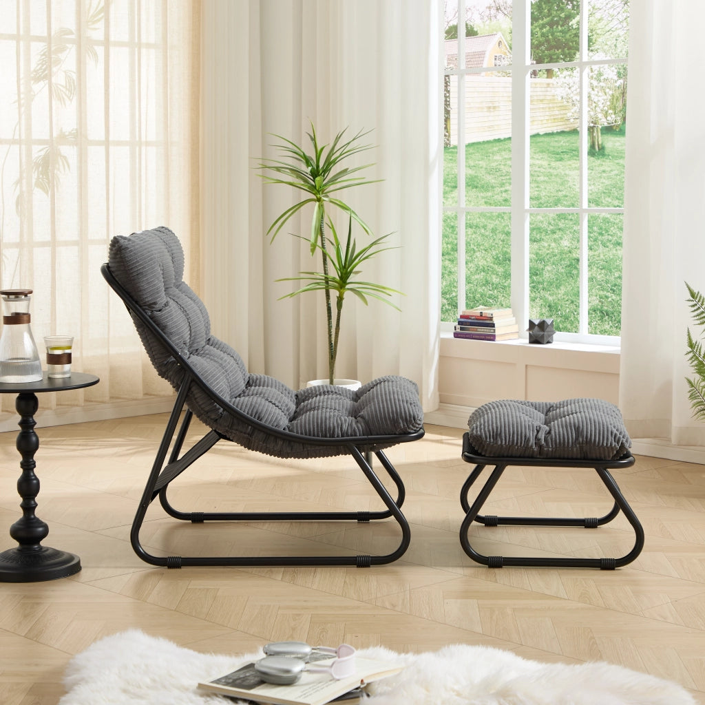 Sedia lounge da esterno con ottomano, telaio nero e cuscino grigio
