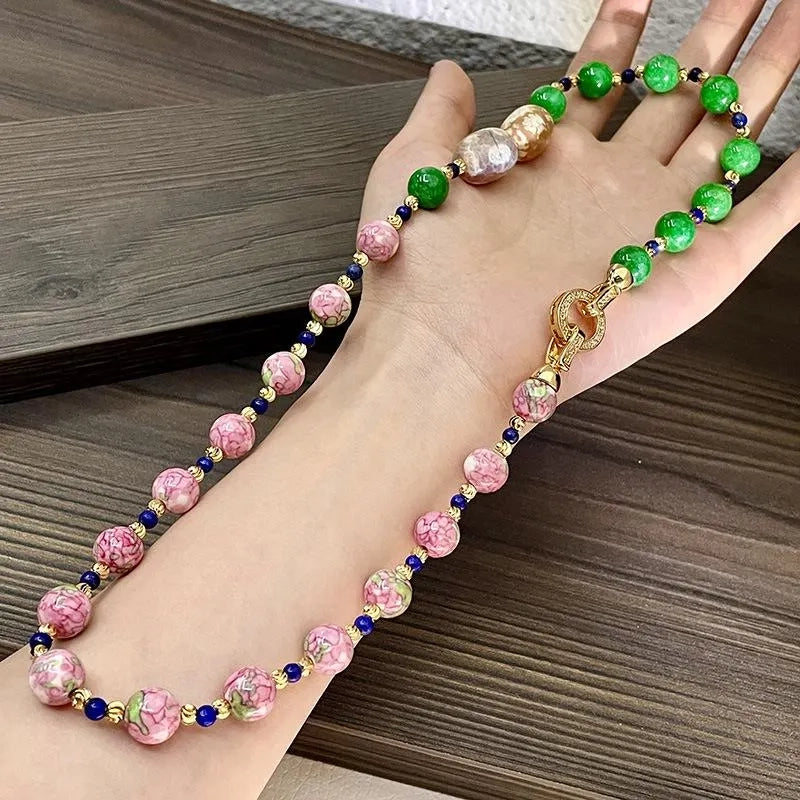 Collana fatta a mano con perline di lapislazzuli, agata, ceramica rosa e pietra naturale, regalo di Natale o compleanno.