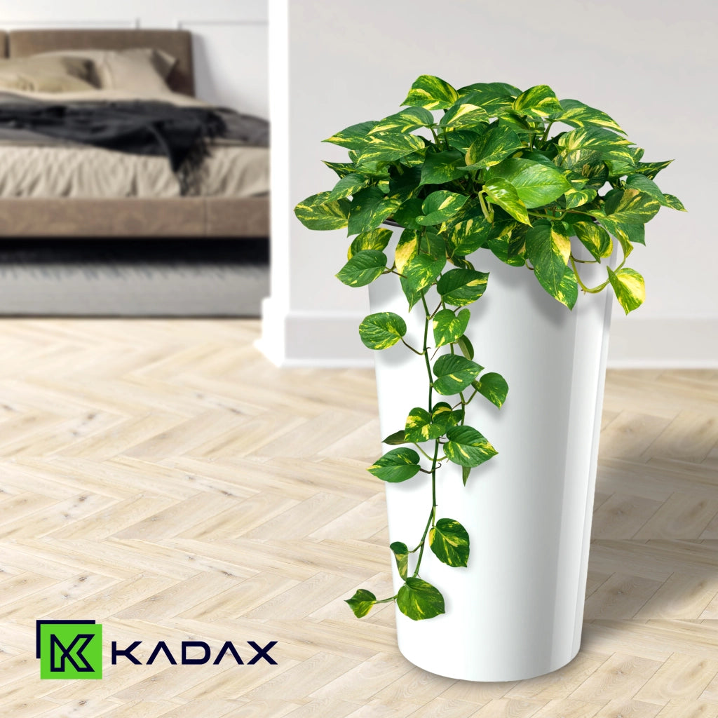 Vaso da fiori KADAX 26 cm con coperchio e inserto, in plastica bianca.