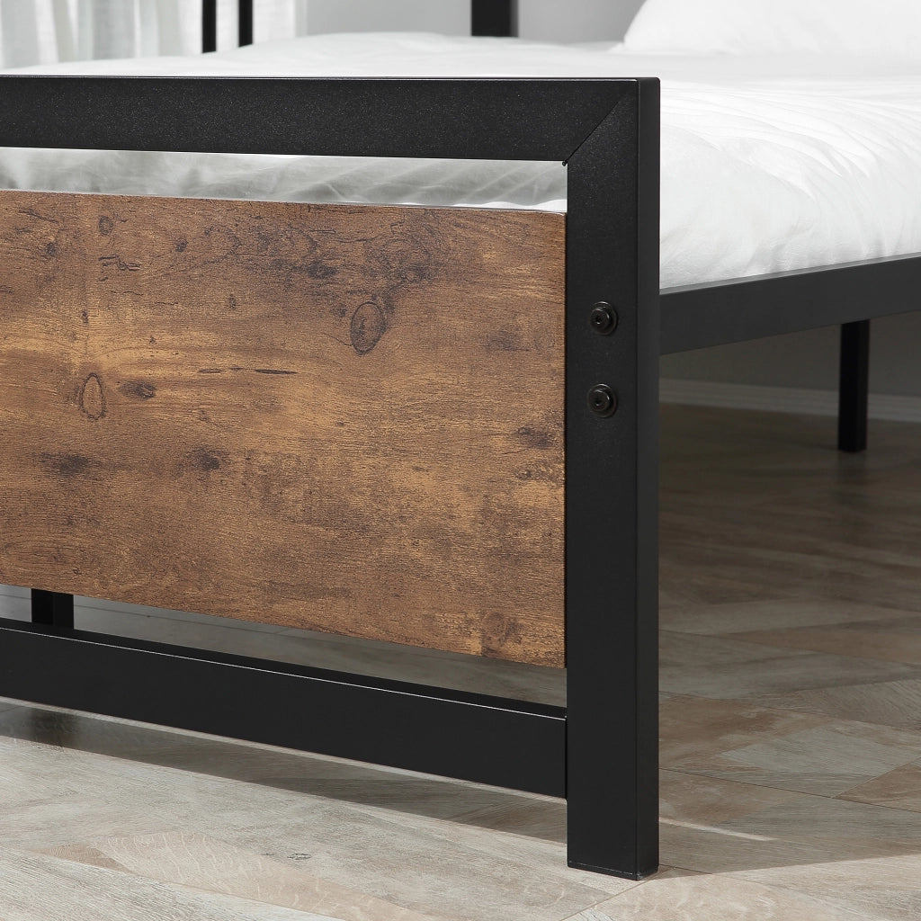 Letto matrimoniale in metallo con testiera e rete a doghe ¨C Xylo ¨C 140x190 cm effetto legno scuro