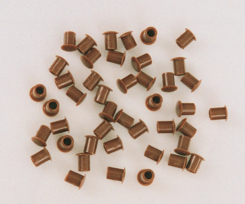 COPRIFORO PLASTICA MARRONE D 6 MM*- 1000,0 pz