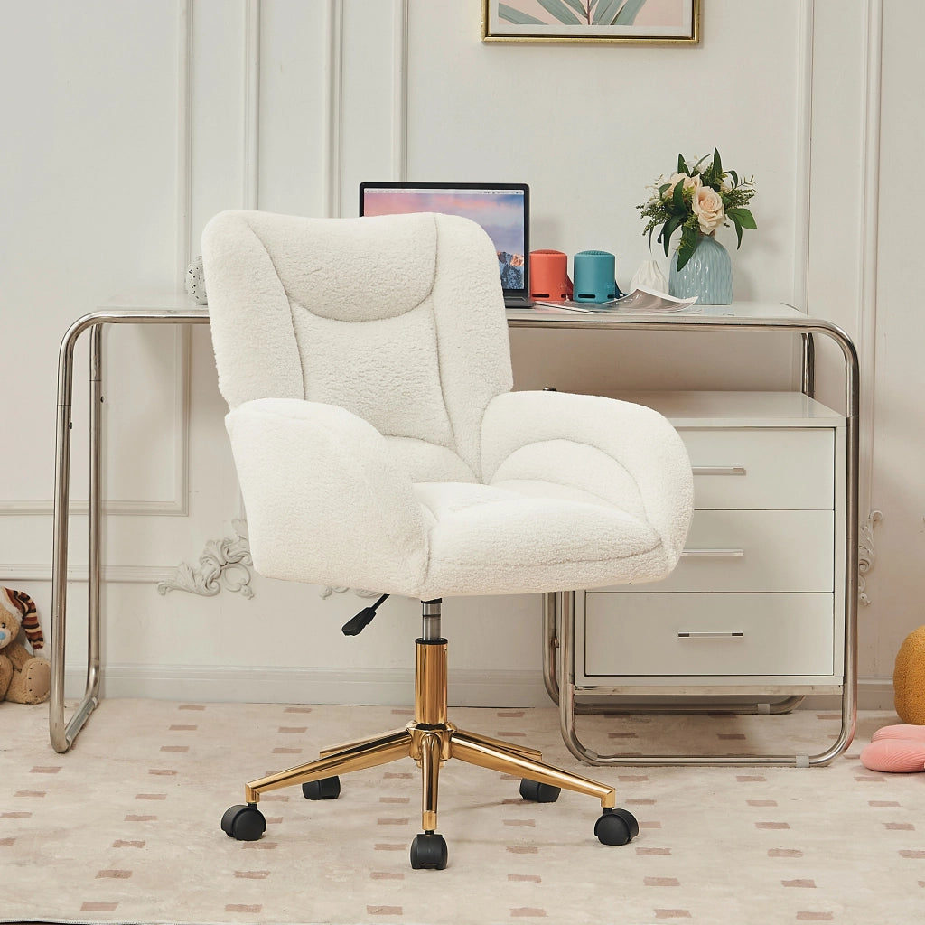 Sedia girevole regolabile in tessuto Teddy bianco con base in metallo dorato per home office