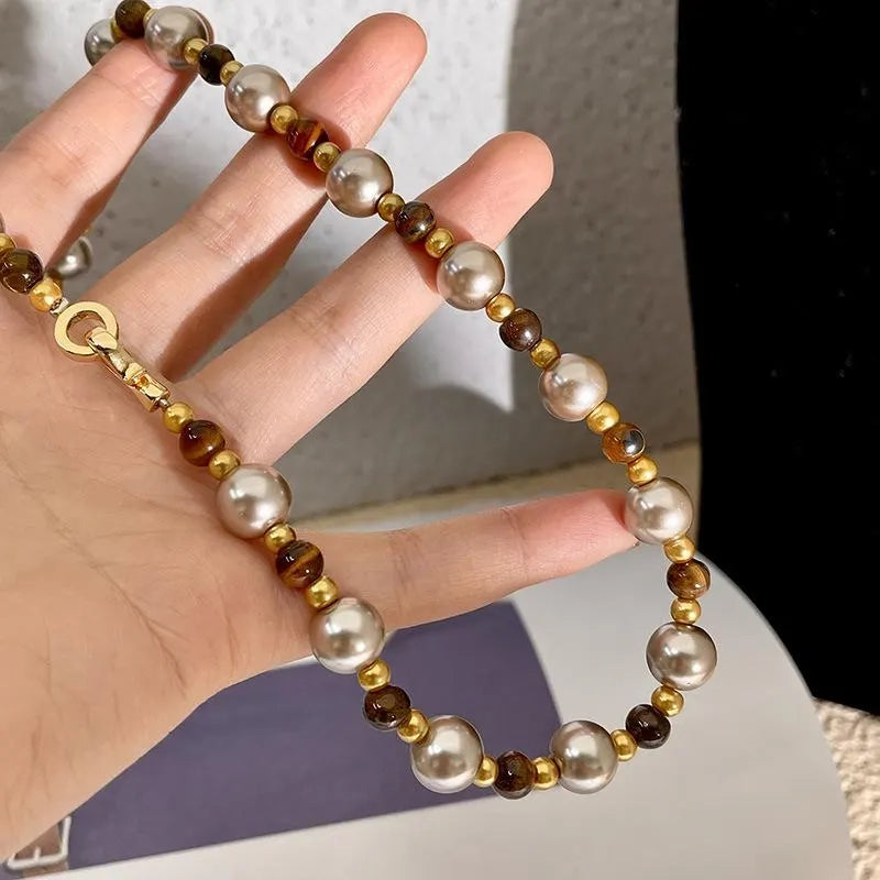 Collana fatta a mano con perle e pietre naturali di colori misti, regalo di Natale o di compleanno.