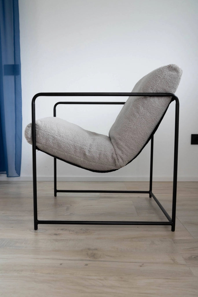 Set di 2 poltrone Appare, Poltrona rivestita in tessuto bouclé, Sedia imbottita, Seduta con braccioli in metallo, 61x67h75 cm, Grigio