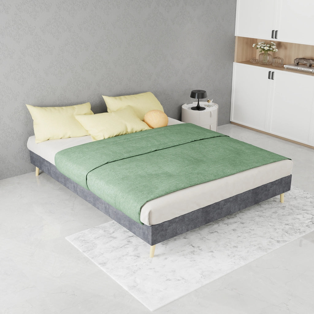Letto moderno minimalista 140x200 cm in velluto olandese grigio, struttura piattaforma bassa, stile contemporaneo