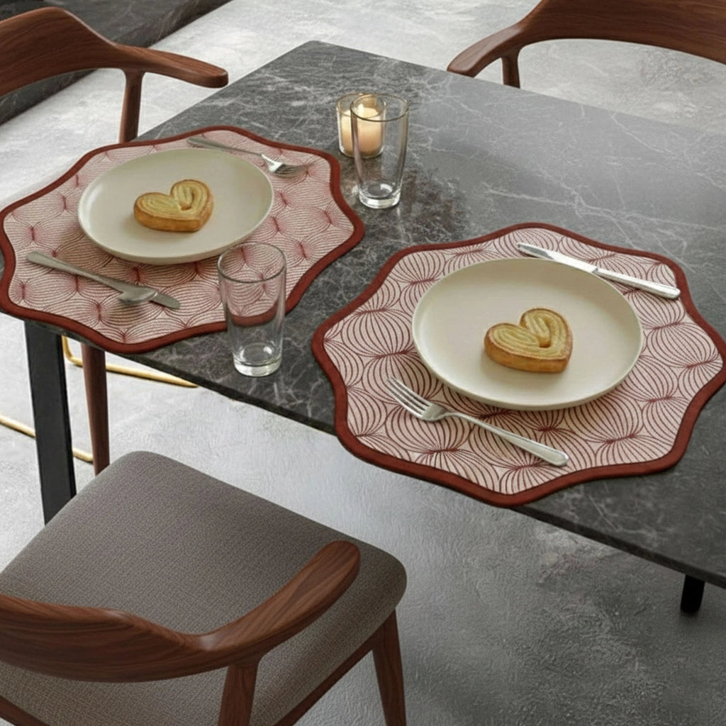 Kalp, Tovaglietta Americana set da 2, Bordo Ondulato, Fantasia Geometrica a Cerchi Intrecciati Made in Italy, 40x40 cm Rosso