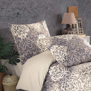 Beddengoed di 100% cotone rinforzato, 1x copriletto 135 x 200 cm + 1x cuscino 80 x 80 cm, con chiusura a zip, disegno damascato in grigio, taupe e marrone.