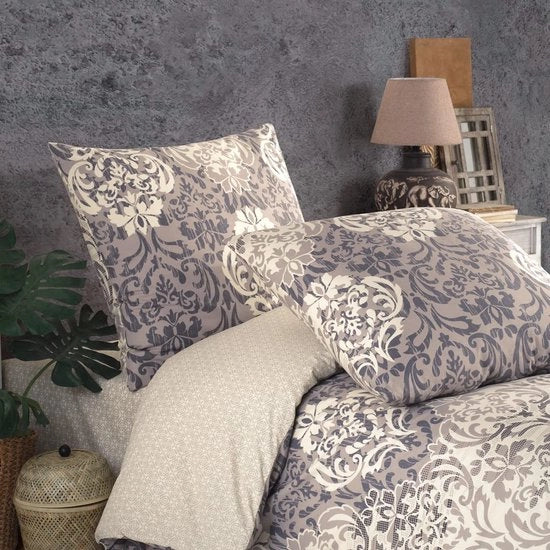 Beddengoed di 100% cotone rinforzato, 1x copriletto 135 x 200 cm + 1x cuscino 80 x 80 cm, con chiusura a zip, disegno damascato in grigio, taupe e marrone.